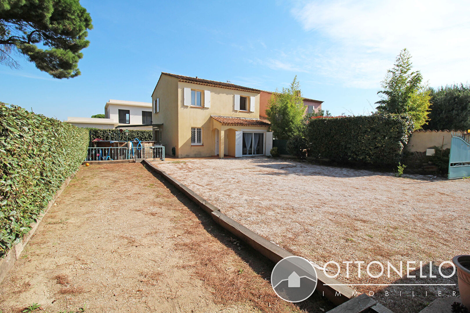 Maison-Villa - ROQUEBRUNE SUR ARGENS