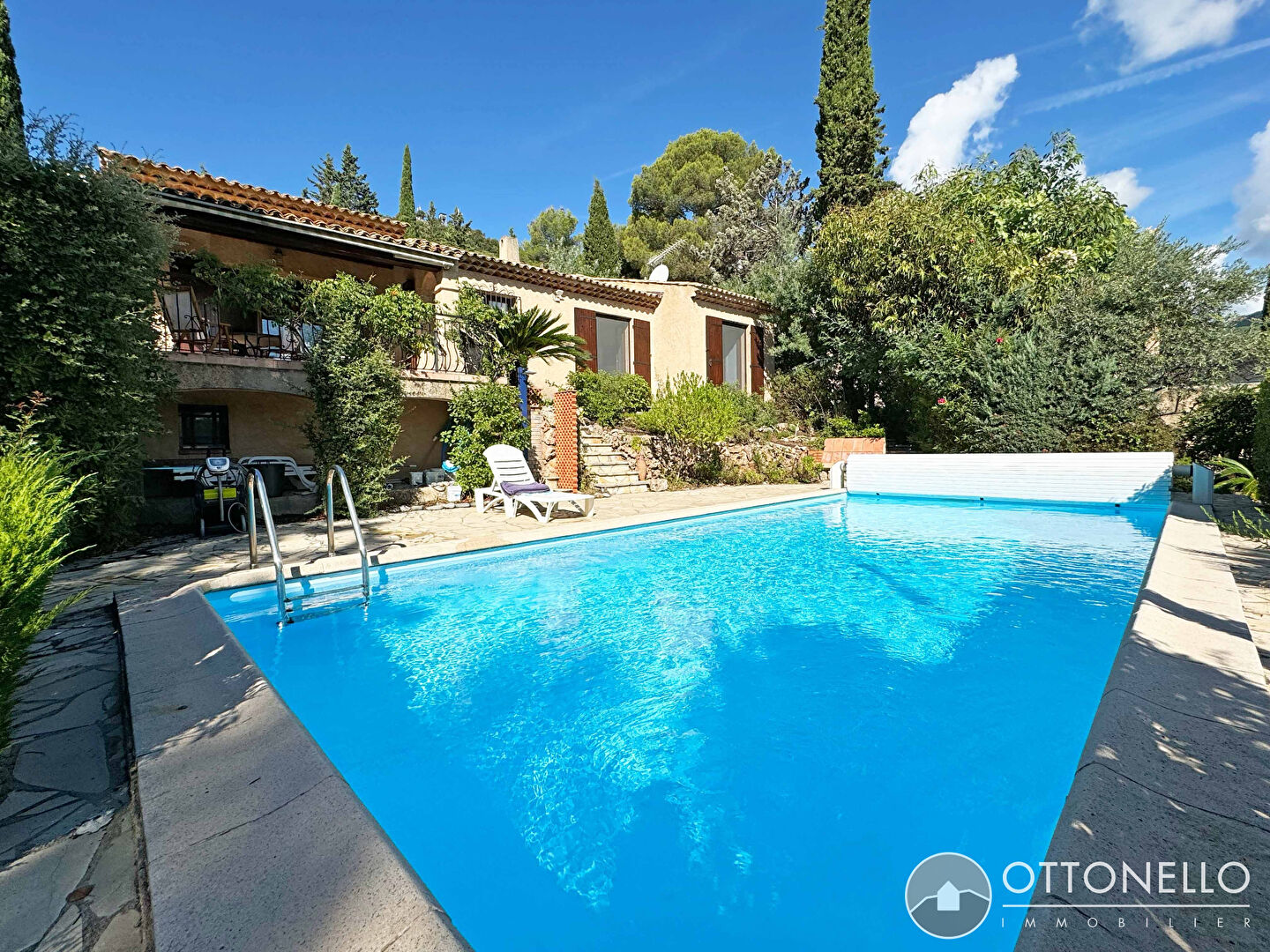 Maison-Villa - ROQUEBRUNE SUR ARGENS